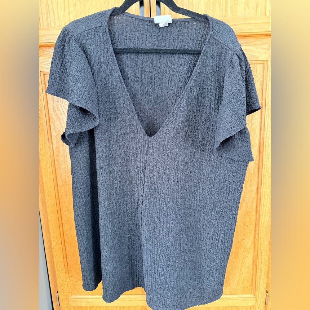 Ava & Viv Textured Black V-Neck Blouse